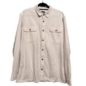 Patagonia Men's Organic Cotton Midweight Fjord Flannel Shirt in a Lt beige Lrg